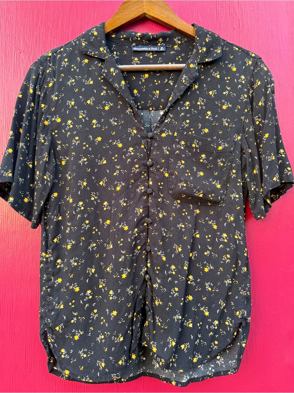 Abercrombie & Fitch Black Short-Sleeve Button-Front Floral Shirt